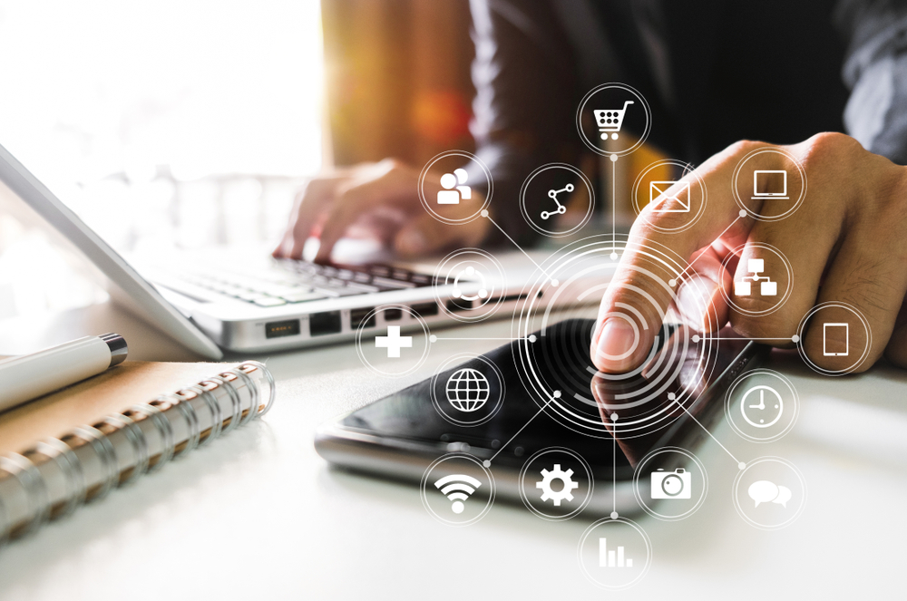 Digital,Marketing,Media,In,Virtual,Screen.businesswoman,Hand,Working,With,Mobile Netsuite Advanced E-Commerce